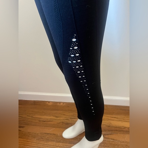 Gymshark Black Leggings - Picture 3 of 16